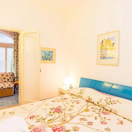 Vakantiehuis Sleeps 4 Air Con Wifi