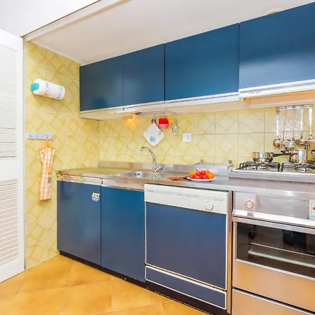 Sleeps 4 Air Con Wifi *